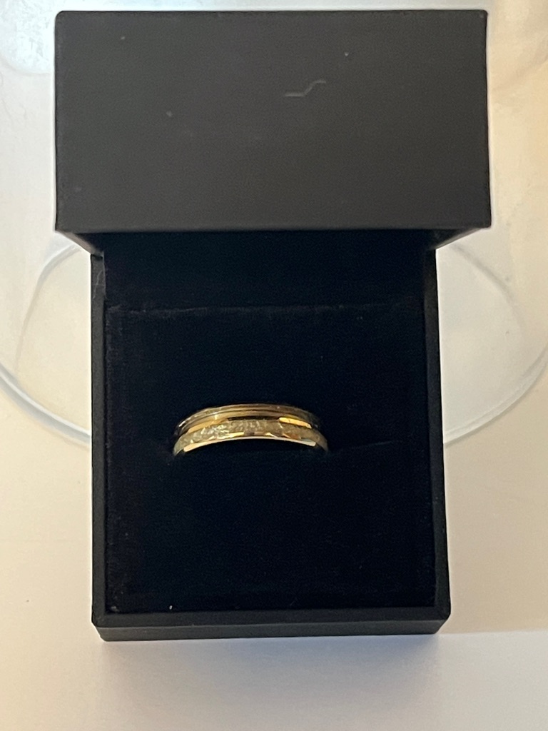 Men's Hammered Gold Wedding Band - Classic Comfort Fit